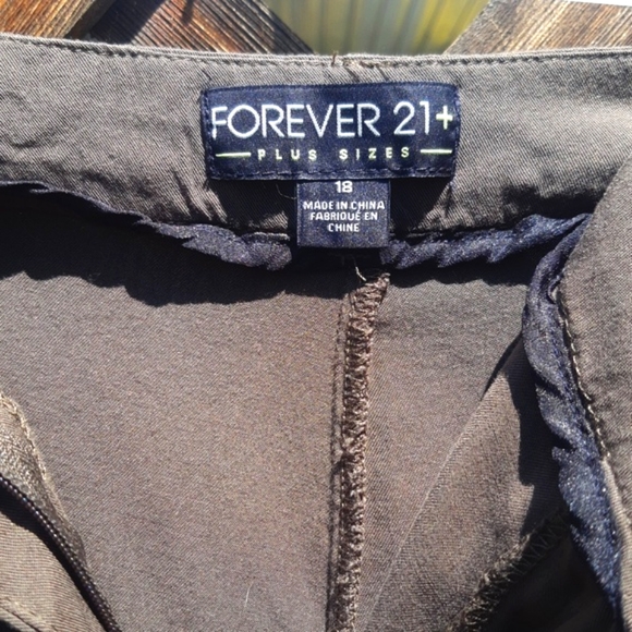 Forever 21 Forest Green loose fit shorts - Picture 5 of 7